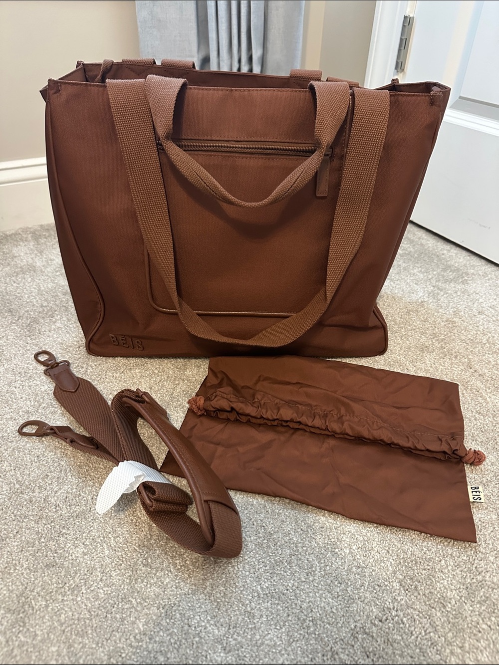 BEIS The East to West Tote Mapel Color with removable strap and garment bag